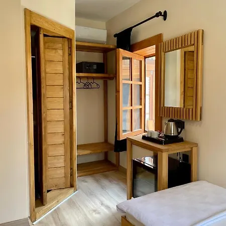 Konagi Hotel *