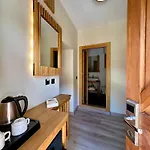 Konagi Hotel *