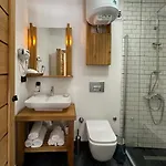 Konagi Hotel *